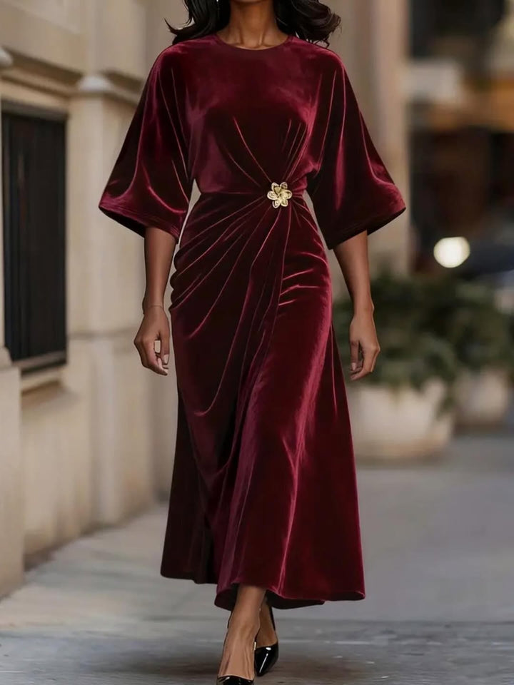 Elegant round neck solid color velvet brooch dress