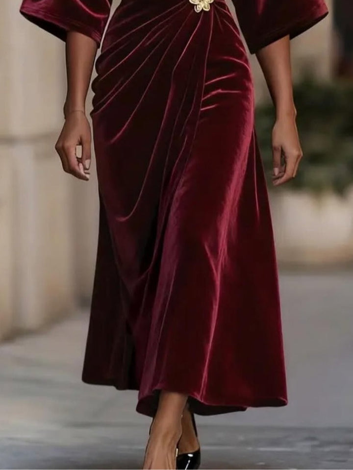 Elegant round neck solid color velvet brooch dress