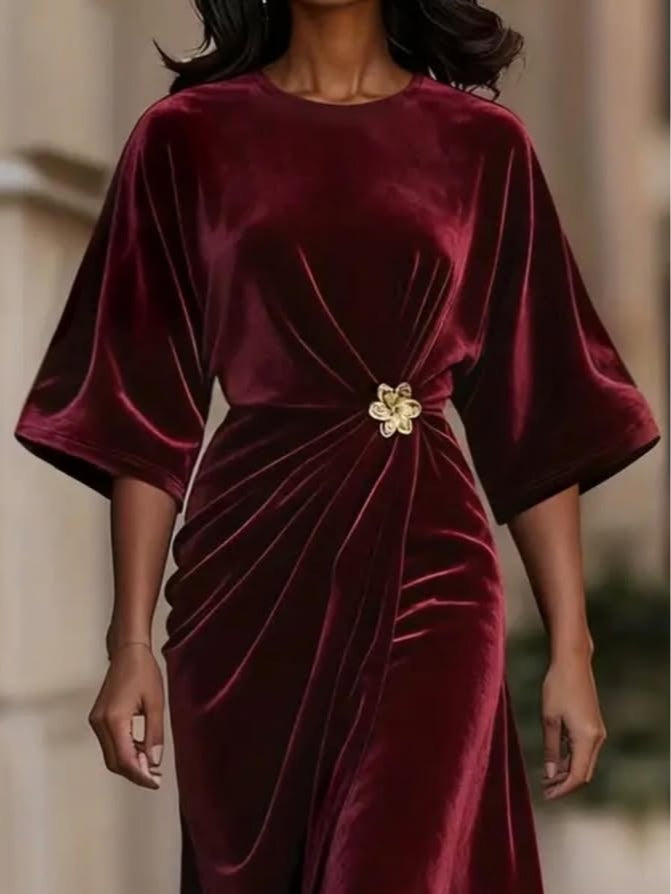 Elegant round neck solid color velvet brooch dress